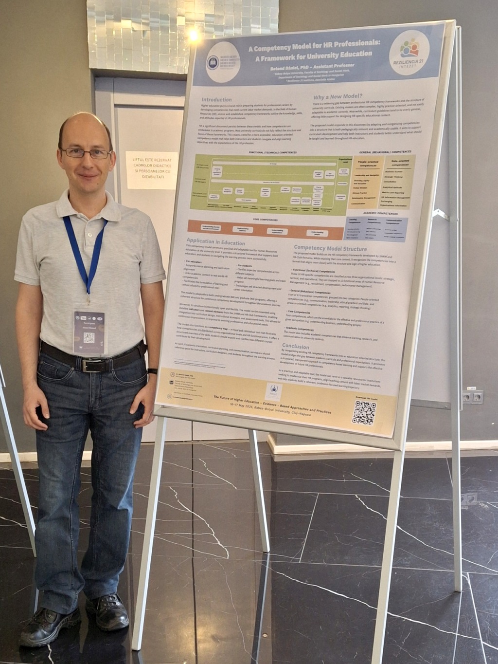 Botond Dániel a poszter előtt